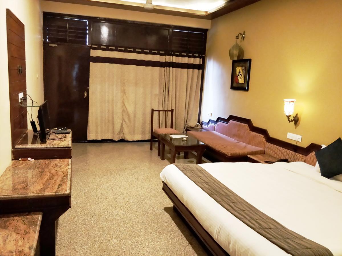 Hotel Mount Regency Маунт-Абу Экстерьер фото